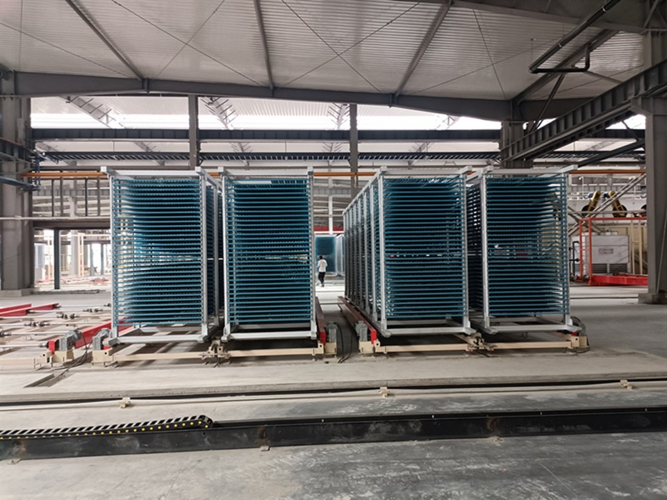 Armazenamento de estruturas em oficina de jateamento